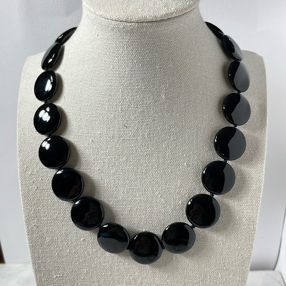 Retro pure onyx flat beaded necklace.